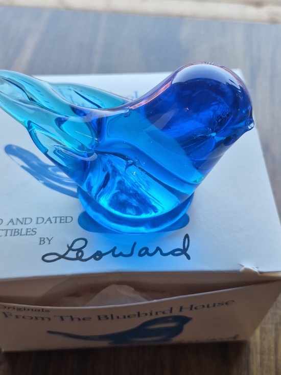 Leo Ward art glass Blue bird Other - Signed Bluebird of Happiness Glass Figurine  Leo Ward 1994